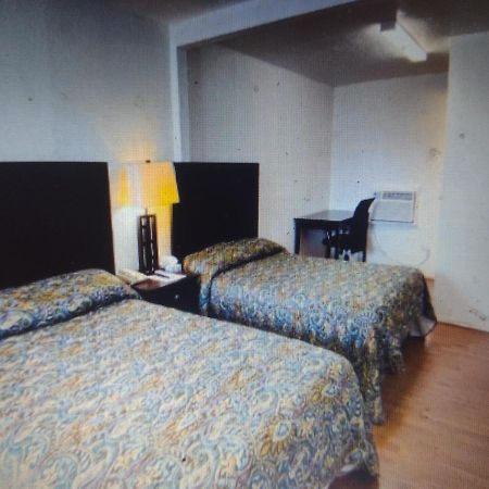 Budget Inn & Suites -Super-Ice Cold Spotless Rooms- Door-To-Door Lit Parking & Lowest Price Plus Hbo Max,Spanish Tv, Internet Free!! Freer 외부 사진
