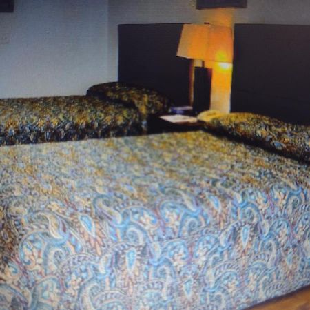 Budget Inn & Suites -Super-Ice Cold Spotless Rooms- Door-To-Door Lit Parking & Lowest Price Plus Hbo Max,Spanish Tv, Internet Free!! Freer 외부 사진