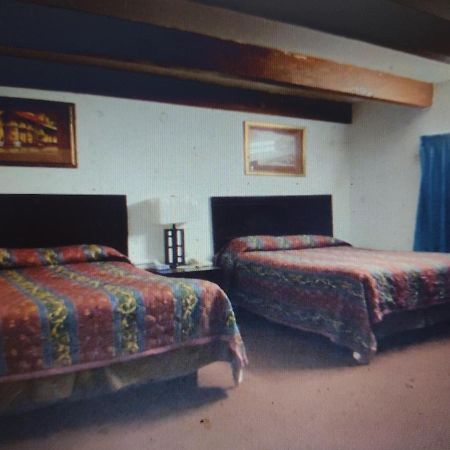 Budget Inn & Suites -Super-Ice Cold Spotless Rooms- Door-To-Door Lit Parking & Lowest Price Plus Hbo Max,Spanish Tv, Internet Free!! Freer 외부 사진