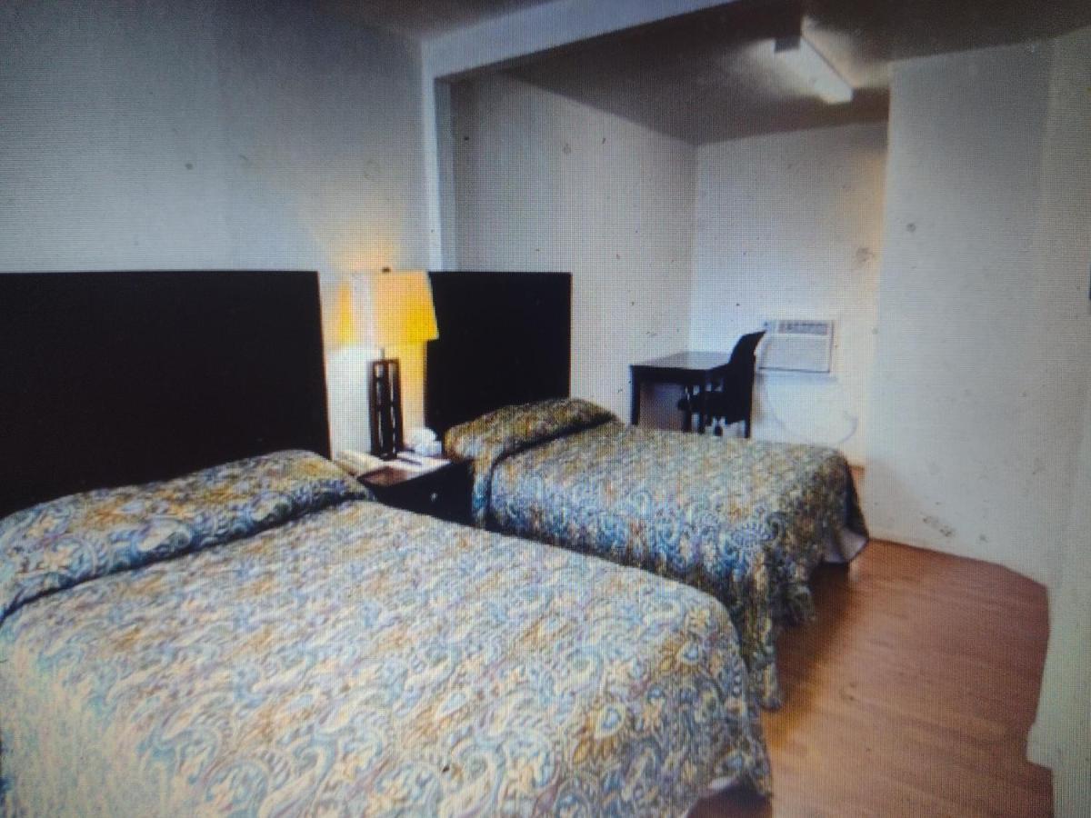 Budget Inn & Suites -Super-Ice Cold Spotless Rooms- Door-To-Door Lit Parking & Lowest Price Plus Hbo Max,Spanish Tv, Internet Free!! Freer 외부 사진