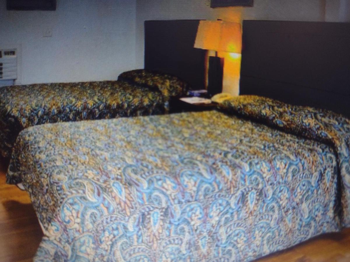 Budget Inn & Suites -Super-Ice Cold Spotless Rooms- Door-To-Door Lit Parking & Lowest Price Plus Hbo Max,Spanish Tv, Internet Free!! Freer 외부 사진