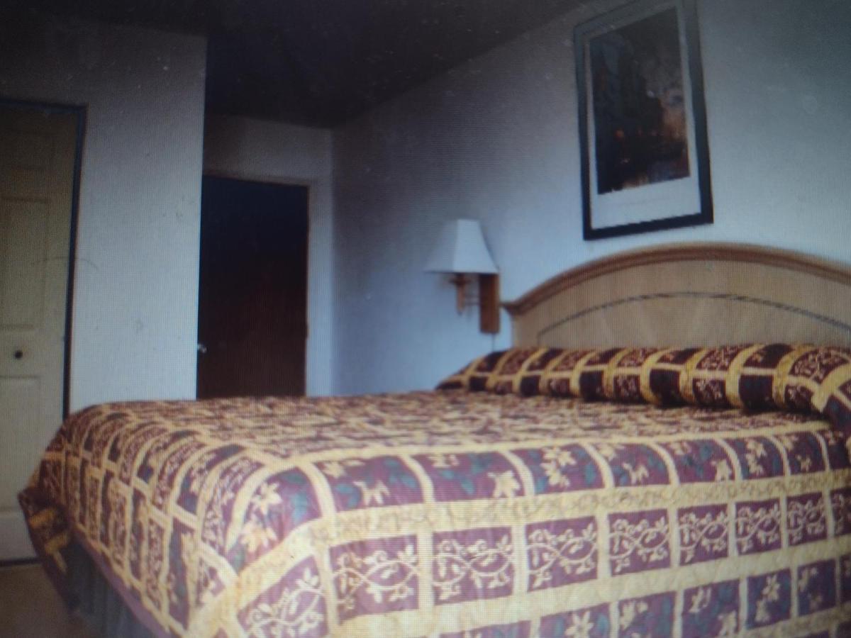 Budget Inn & Suites -Super-Ice Cold Spotless Rooms- Door-To-Door Lit Parking & Lowest Price Plus Hbo Max,Spanish Tv, Internet Free!! Freer 외부 사진