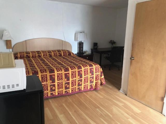 Budget Inn & Suites -Super-Ice Cold Spotless Rooms- Door-To-Door Lit Parking & Lowest Price Plus Hbo Max,Spanish Tv, Internet Free!! Freer 외부 사진