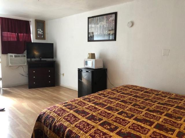 Budget Inn & Suites -Super-Ice Cold Spotless Rooms- Door-To-Door Lit Parking & Lowest Price Plus Hbo Max,Spanish Tv, Internet Free!! Freer 외부 사진